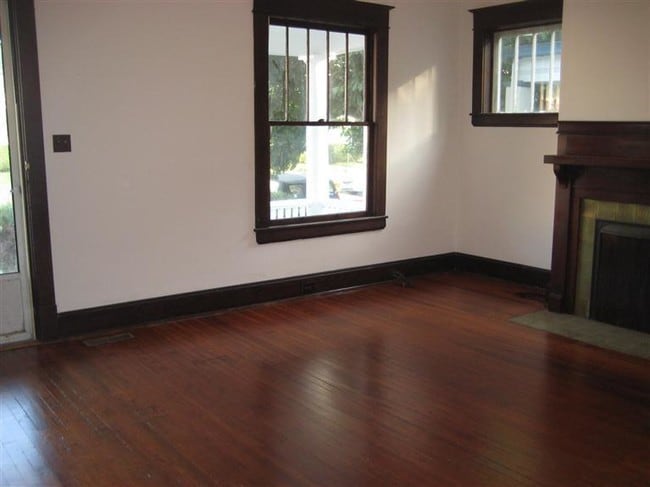 Building Photo - 319 Park Ave