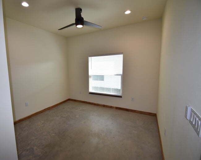 Building Photo - 780 8th Ave NE