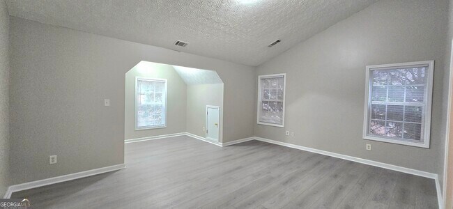 Building Photo - 610 James Ridge Dr