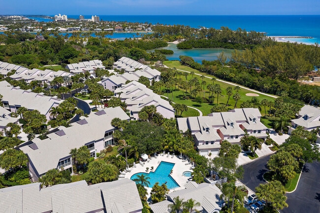 Building Photo - 3902 Fairway Dr N