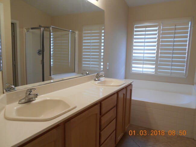 Building Photo - SPACIOUS Single Story in NLV!
