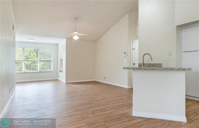 Building Photo - 417 Vista Isles Dr