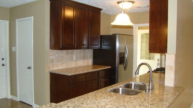 Building Photo - 2715 Sunbird Dr