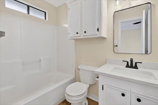 Building Photo - 4453 Lake George Dr