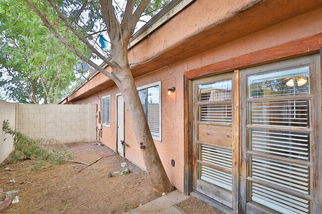 Building Photo - 2846 N 46th Ave