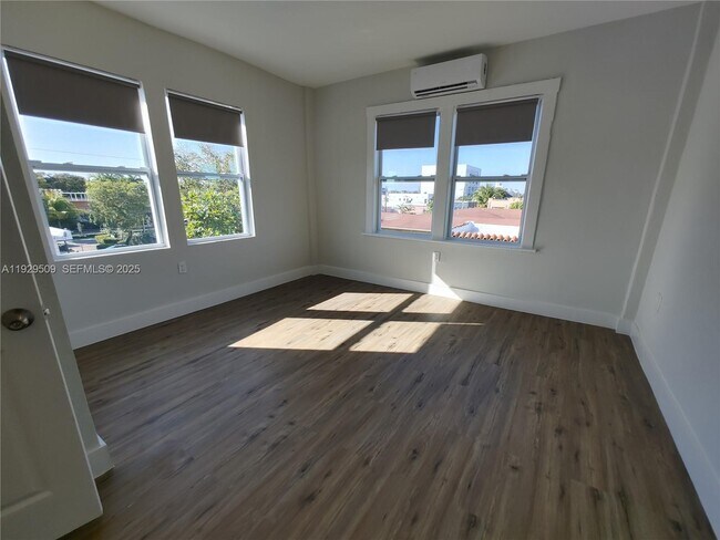 Building Photo - 1629 SW 6th St