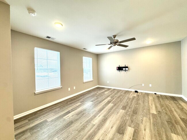 Building Photo - 127 Landry Ln