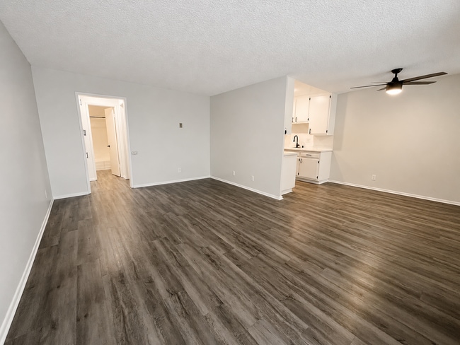 Interior Photo - 18424 Halsted Avenue