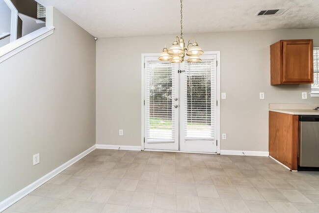 Building Photo - 168 Springbottom Dr SE