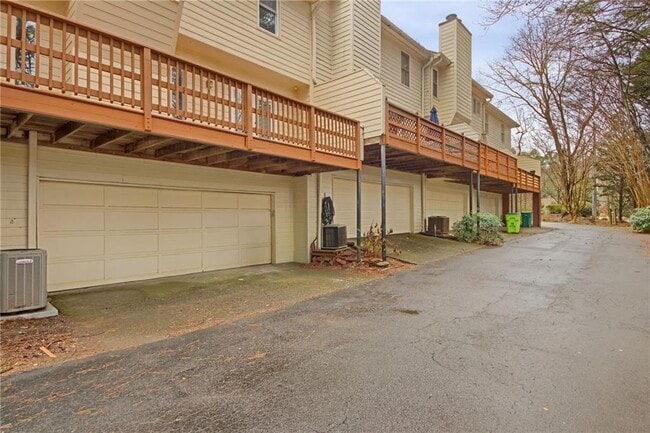 Building Photo - 8 Huntington Pl Dr