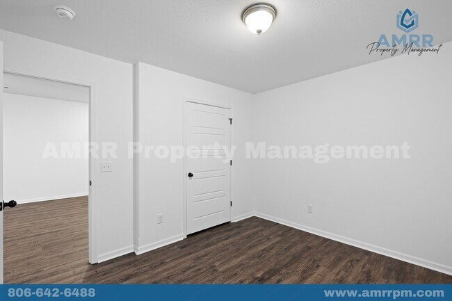 Building Photo - New 3 Bedroom Townhome In Duenweg!