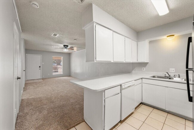 Building Photo - 1803 Harry Ct