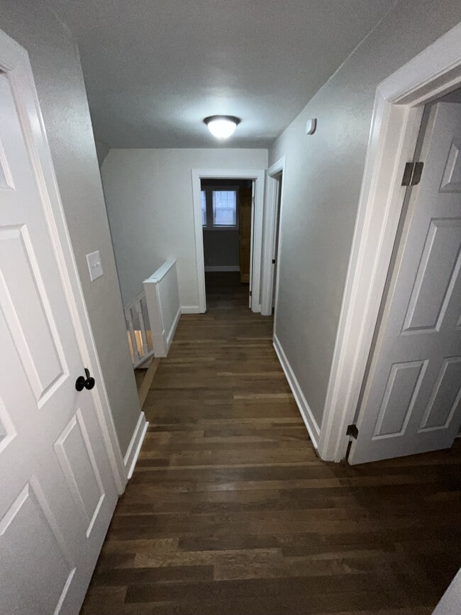 Building Photo - 1910 Hst W 10th St