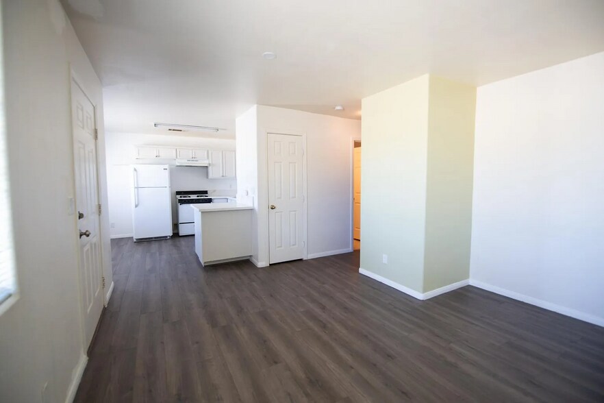 Building Photo - 6313 Palo Verde Ave