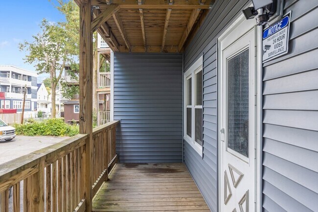 Building Photo - 60 Lithgow St