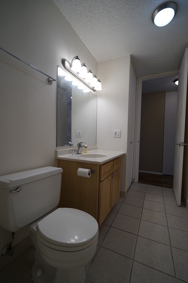 Building Photo - 30 E Huron St