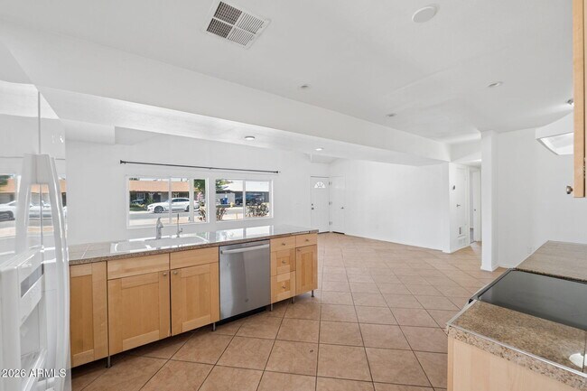 Building Photo - 7 S Catalina St