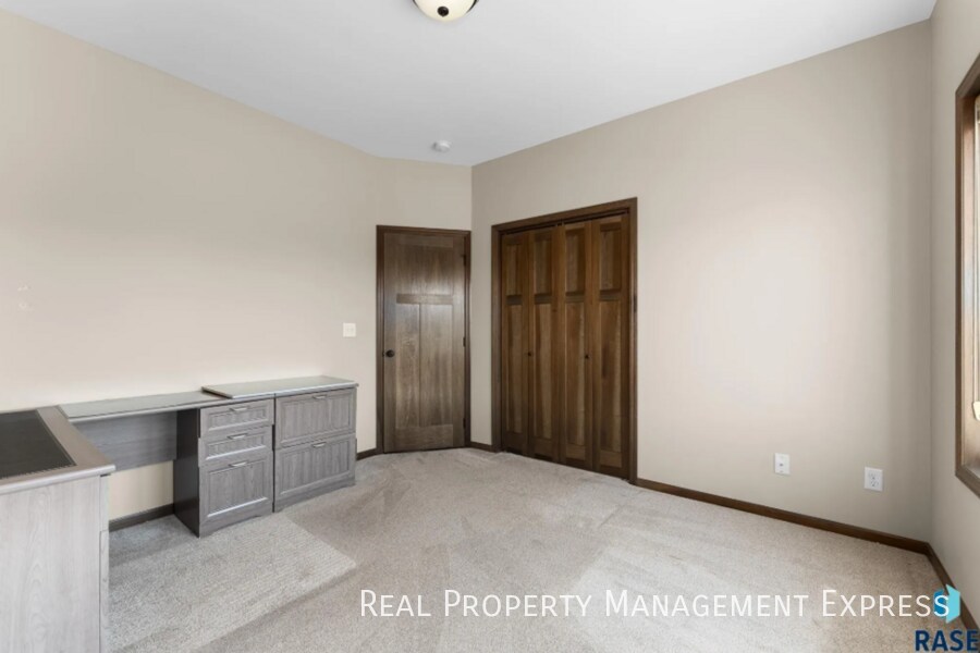 Building Photo - 4 Bedroom 3 Bathroom Home for Rent