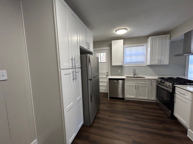 Building Photo - 2424 2nd St