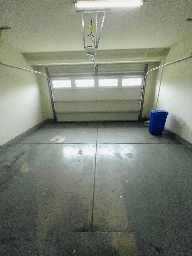 Building Photo - Beautiful 3BR 2.5BA Home w/ Pool & Fitness Access• In-Unit Laundry • Deck in Dublin