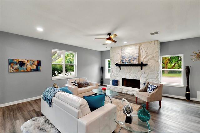 Building Photo - 1425 Oakhill Dr