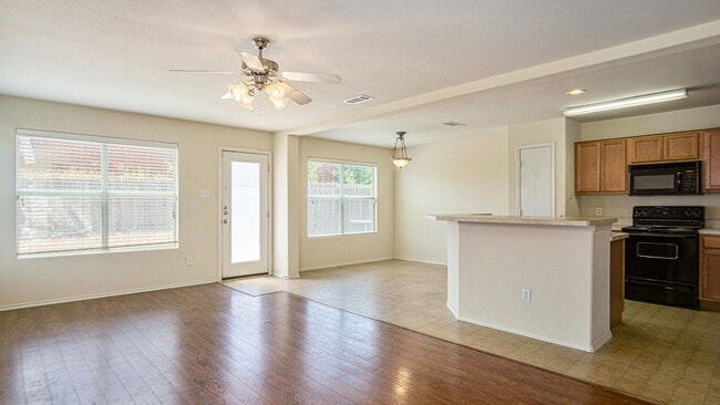 Building Photo - Beautifully Crafted 3 Bed 2.5 Bath 2 Car g...
