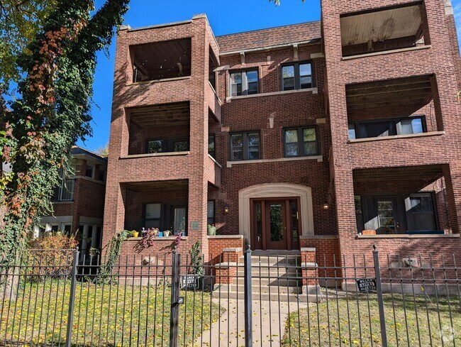 Building Photo - 4425 N Paulina St