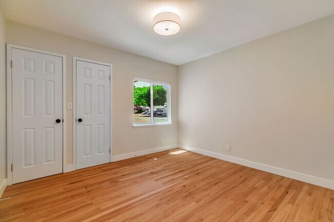 Building Photo - Move-In Ready Cambrian Gem – New Appliance...