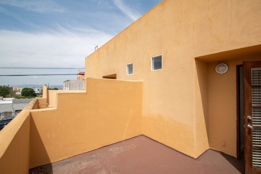 Building Photo - 425 N Alvarado St