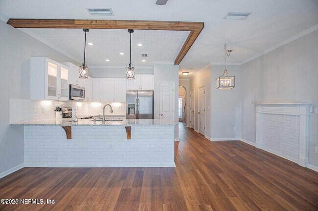 Building Photo - 721 Crystal Way