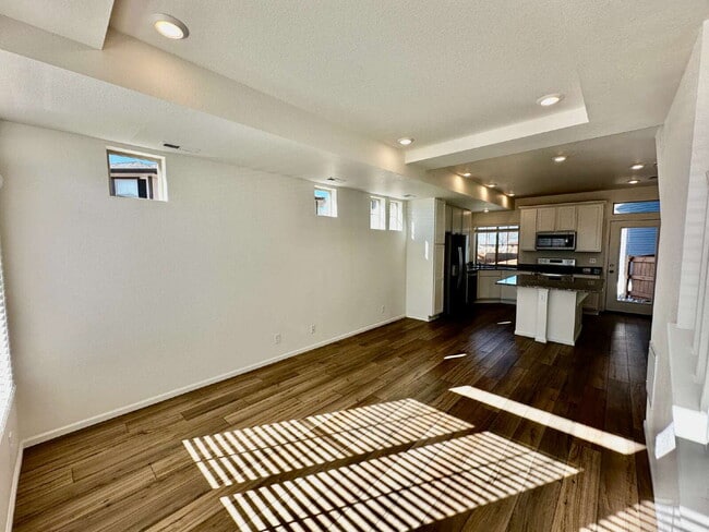 Building Photo - "Charming and spacious 3-Bed Sanctuary with 2.5 Baths the Reunion Community in Commerce City!"