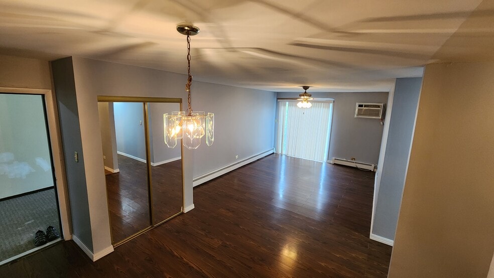 Building Photo - 121 W Elk Trl