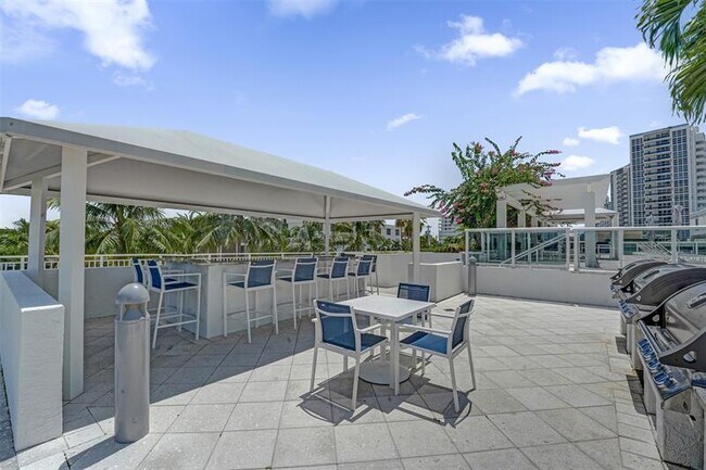 Building Photo - 3015 N Ocean Blvd
