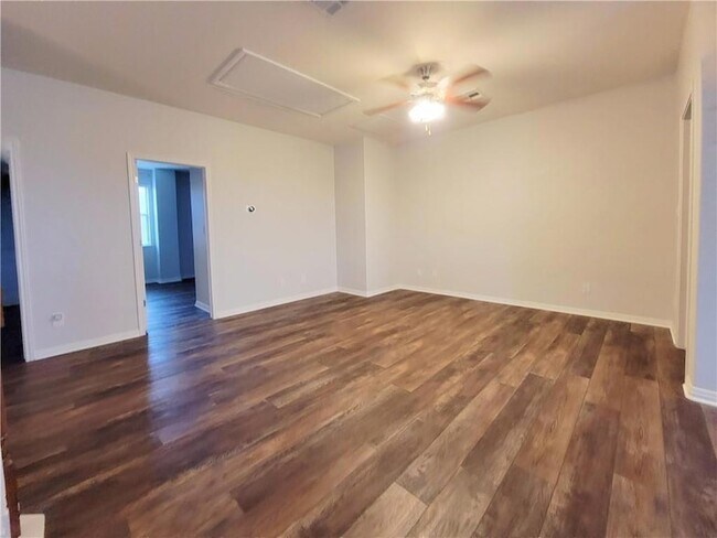 Building Photo - 4601 Rolling Water Dr