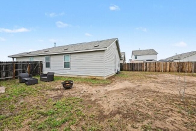 Building Photo - 3BED/2BATH HOUSE AVAILABLE FOR LEASE!