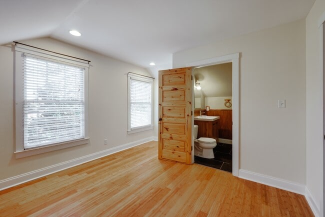 Building Photo - 145 Hendrix Ave