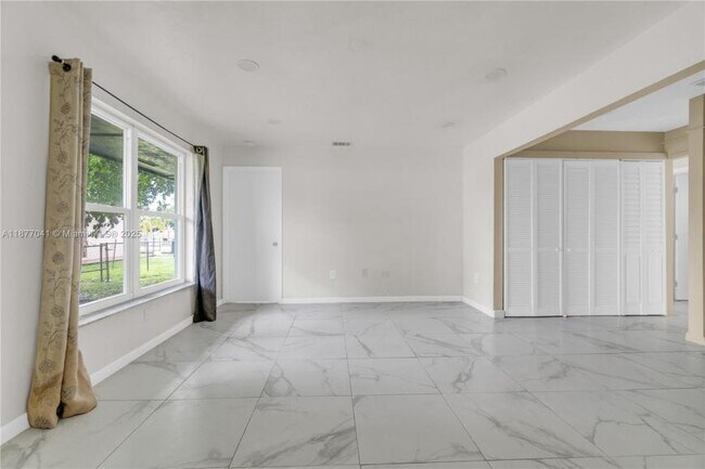 Building Photo - 3 bedroom in West Park FL 33023