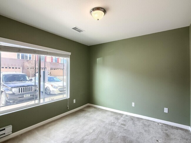 Building Photo - 2 Bedroom Townhome in Denver
