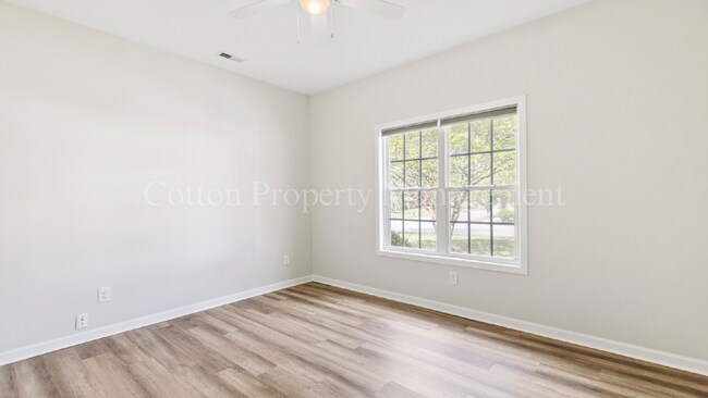 Building Photo - 1010 Winterberry Cir