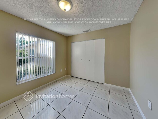 Building Photo - 7215 SW 42nd Ct