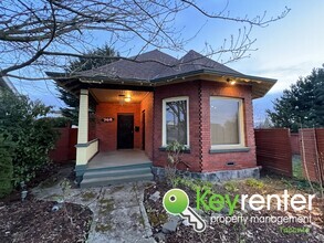 Building Photo - Modern 3 Bedroom 1.5 Bath Tacoma Gem!