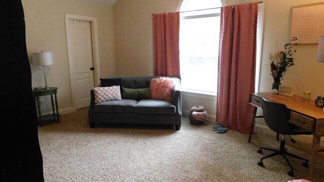 Building Photo - 400 Beaumont Park Cir