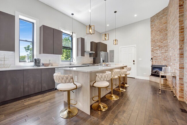 Building Photo - 3330 S Indiana Ave