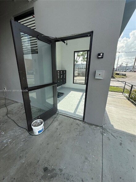 Building Photo - 1091 E 17th St