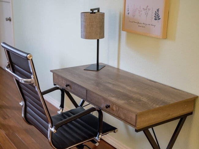 Building Photo - 2110 Loren Cir