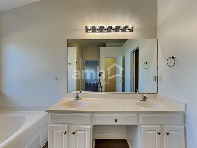 Building Photo - 104 Edenberry Way