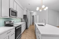 Building Photo - 20 Burling Ln