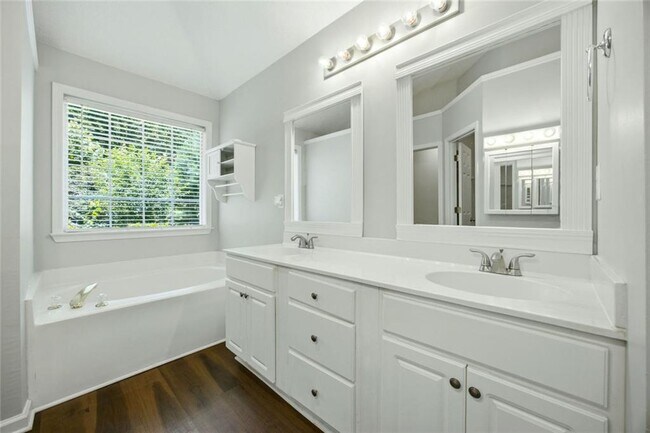 Building Photo - 572 Staghorn Ln