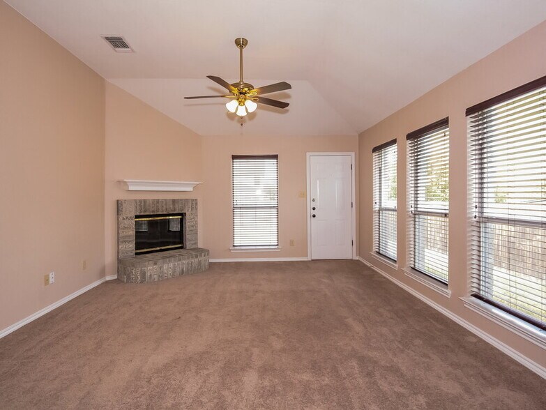 Building Photo - 840 Voltamp Dr