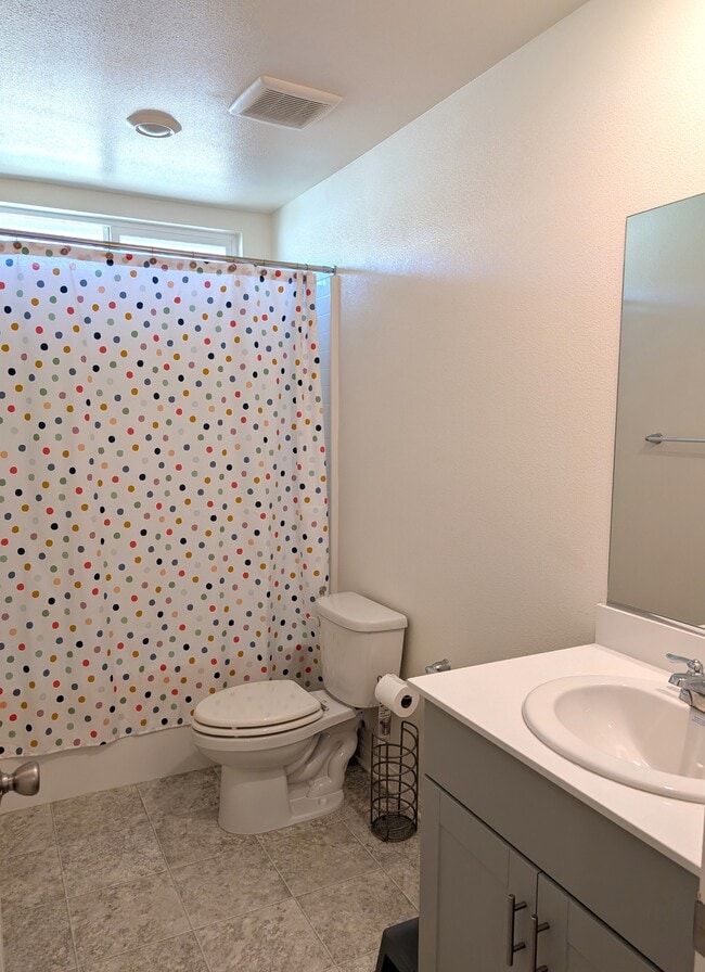 Building Photo - 17106 Zion Dr